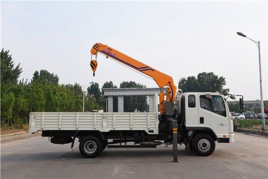 點(diǎn)擊查看詳細(xì)信息<br>標(biāo)題：5噸凱馬隨車吊3節(jié)臂 閱讀次數(shù)：3178