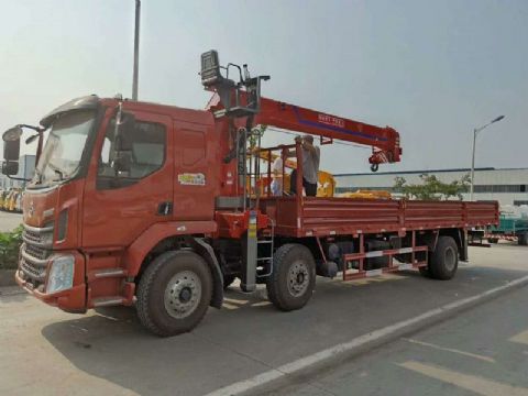 點擊查看詳細信息<br>標題：柳汽前四后四隨車吊 閱讀次數(shù)：2473