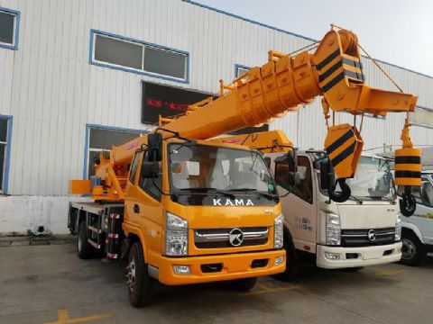 點擊查看詳細信息<br>標題：10噸凱馬汽車吊 閱讀次數(shù)：2592