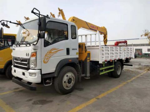 點(diǎn)擊查看詳細(xì)信息<br>標(biāo)題：5噸重汽豪曼隨車吊 閱讀次數(shù)：3338