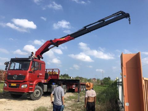 點擊查看詳細信息<br>標(biāo)題：30噸折臂吊 閱讀次數(shù)：2987
